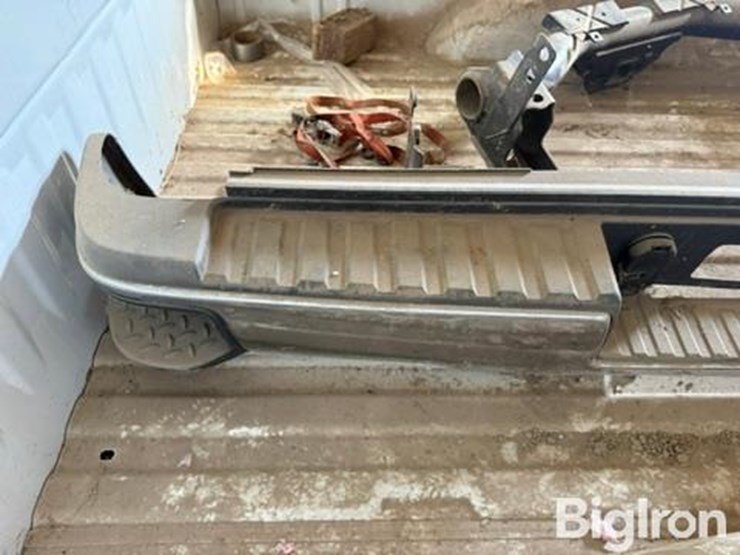 gmc-sierra-pickup-bed-image-9