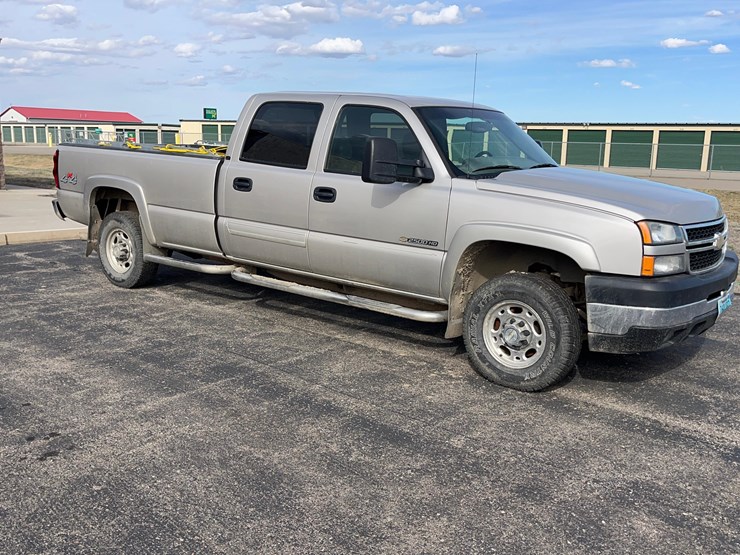 2006-chevrolet-silverado-2500-pickup-image-6