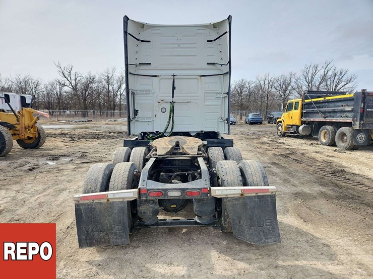 2024-volvo-vnl-t/a-sleeper-tractor-image-10