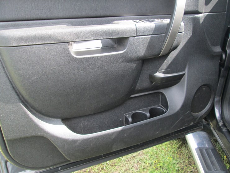 2011-chevrolet-2500hd-image-30