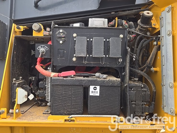 2019-deere-700k-lgp-image-34