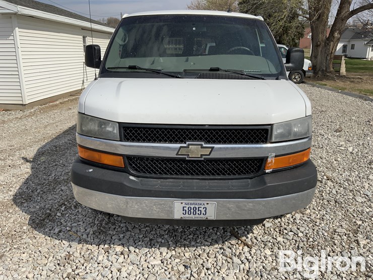 2014-chevrolet-express-g2500-image-2