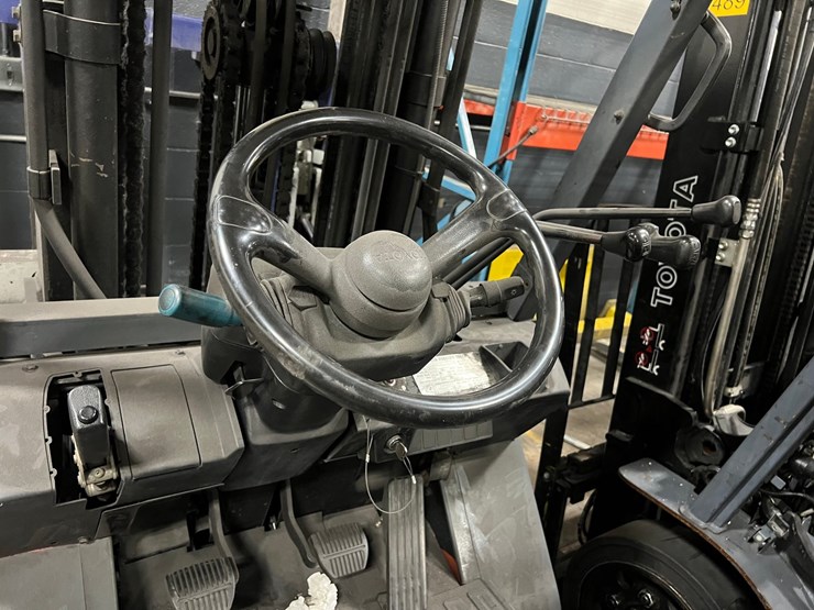 #2003-•-toyota-5800-lb.-forklift-image-6