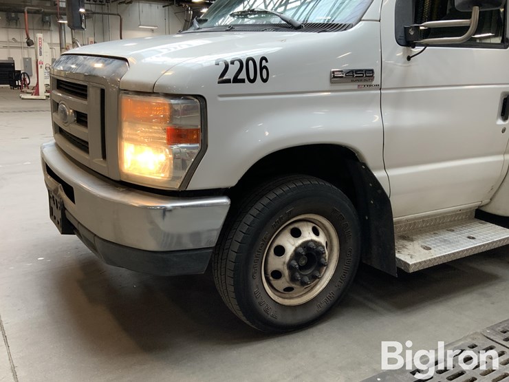 2013-ford-e450-image-13
