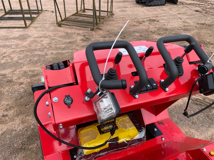 #5571-•-agt-sda-140w-wheeled-mini-skid-steer-image-12