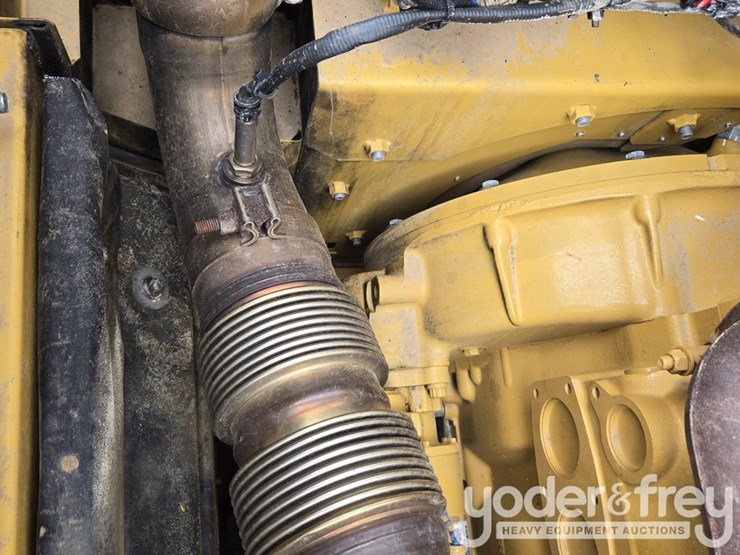 2021-caterpillar-336-image-90