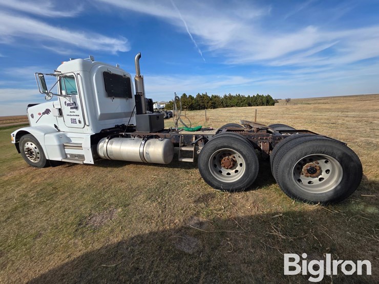 1999-peterbilt-377-image-8