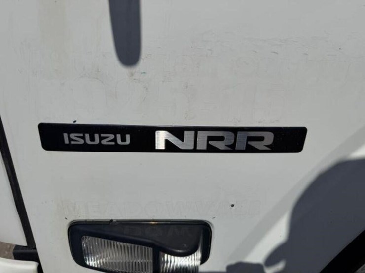 2015-isuzu-nrr-image-7