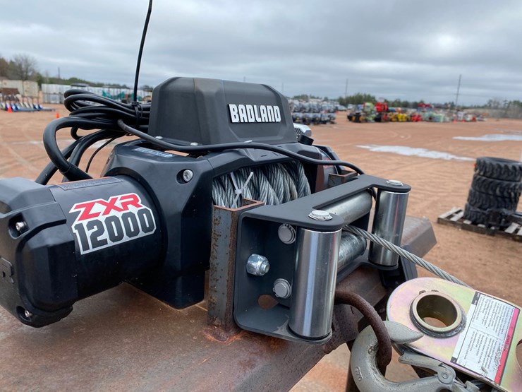 #1575-•-28'6"-pontoon-barge-with-crane-(no-title)-image-18