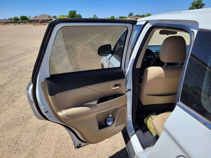 2014-mitsubishi-outlander-image-14