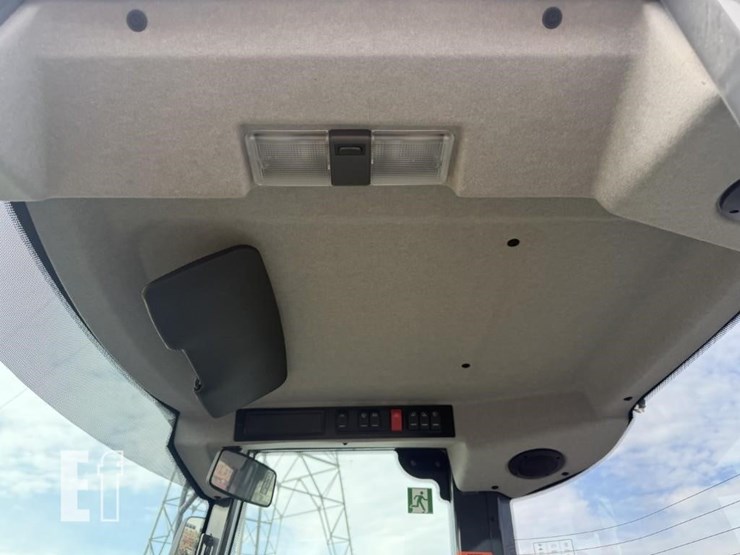 2023-deere-244l-image-21