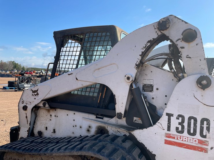 2005-bobcat-t300-image-20
