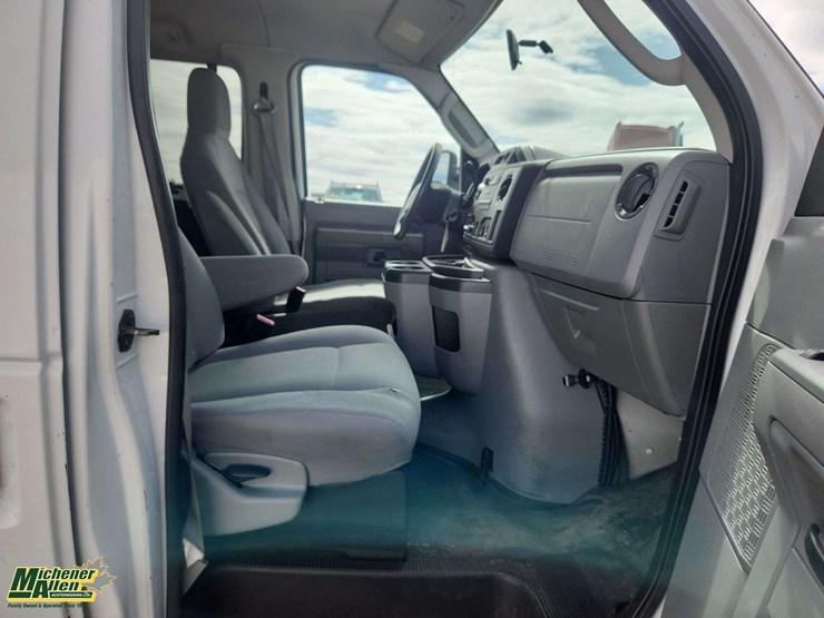 2009-ford-cargo-image-17
