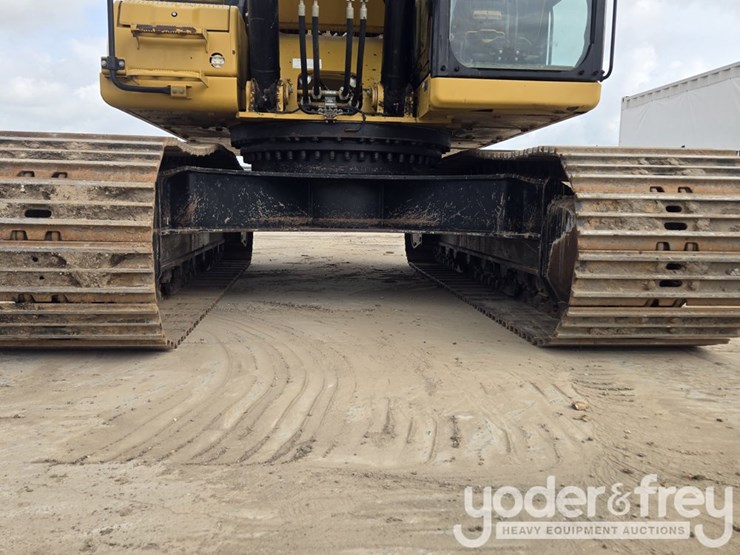 2021-caterpillar-336-image-23