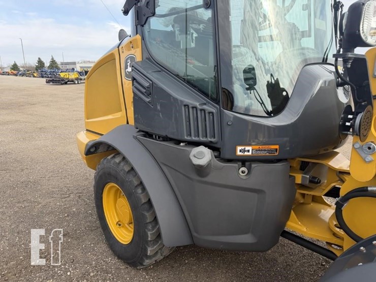 2023-deere-244l-image-11