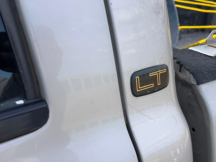 2006-chevrolet-silverado-2500-pickup-image-36