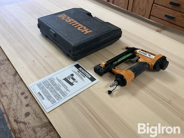 bostitch-sb-125bn-brad-nailer-image-1
