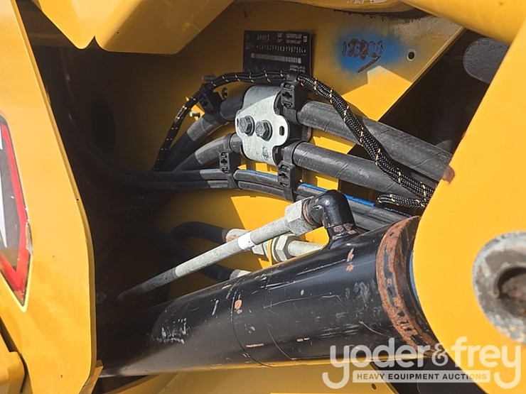 2022-caterpillar-299d3-image-32
