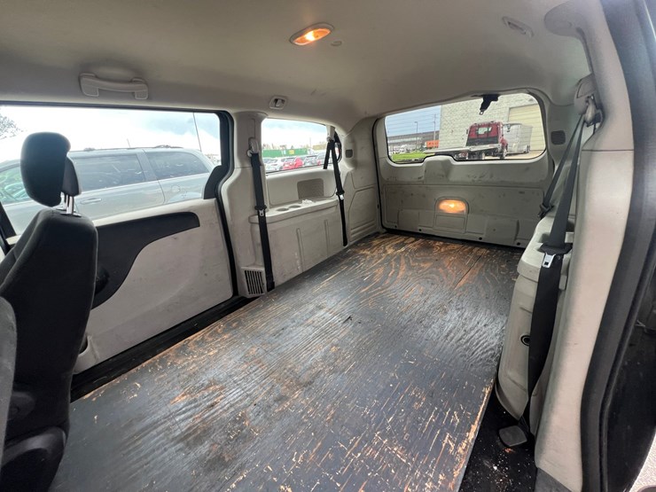 2013-dodge-caravan-image-21