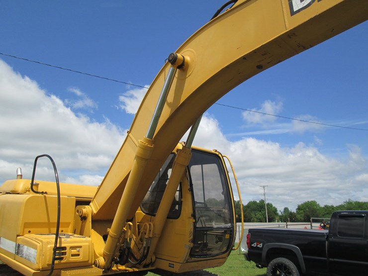 deere-200-lc-image-36