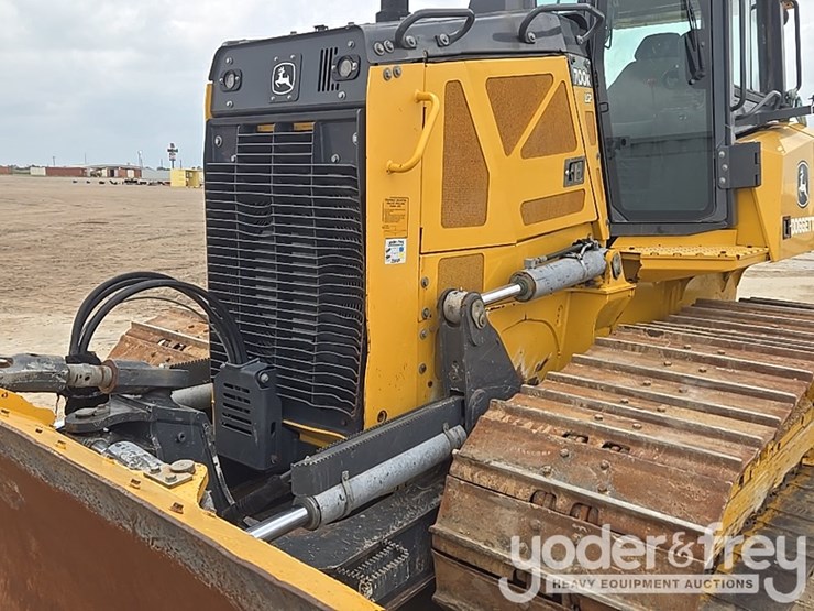 2019-deere-700k-lgp-image-26