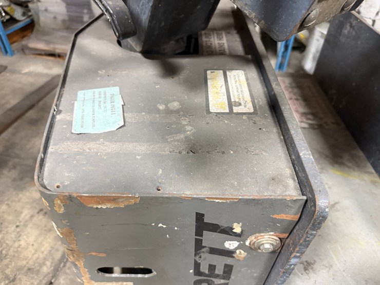 #2073-•-barrett-electric-pallet-jack-image-10