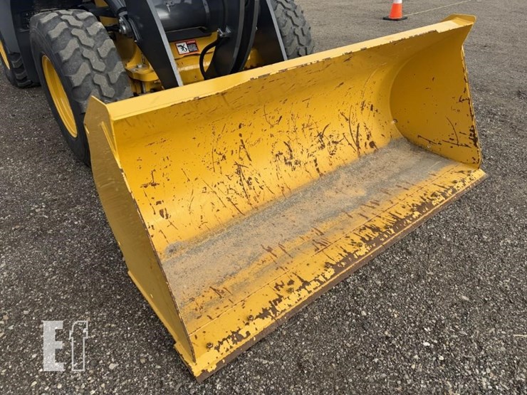 2023-deere-244l-image-6