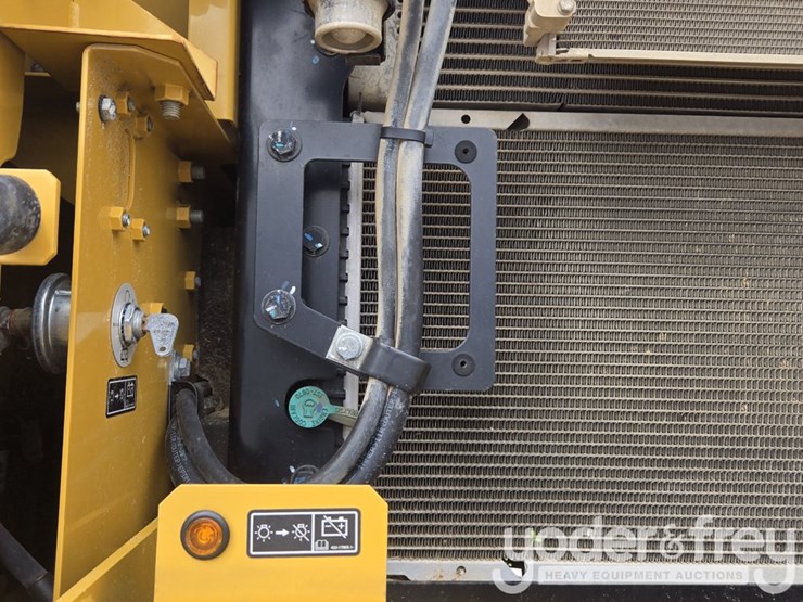 2021-caterpillar-336-image-60