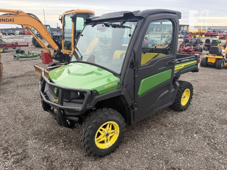 2022-john-deere-gator-xuv-835m-image-1