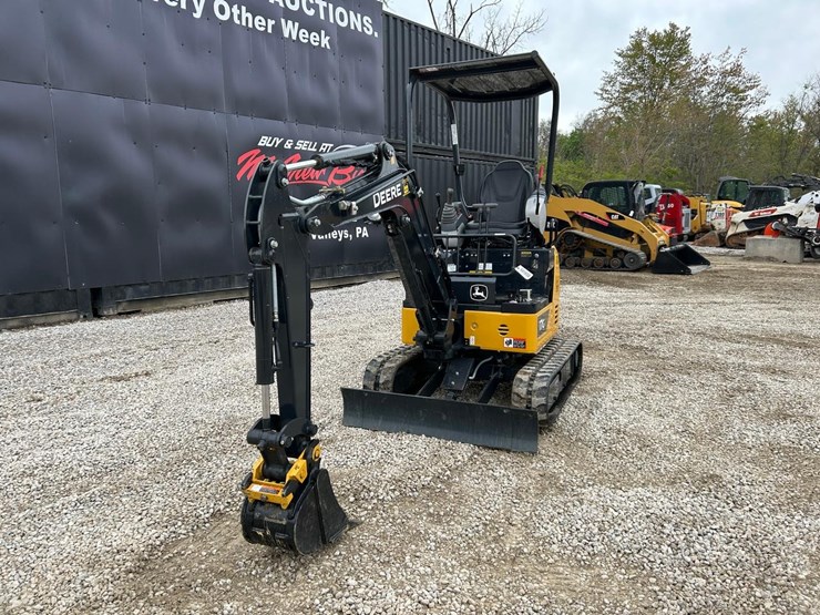 2023-deere-17g-image-7