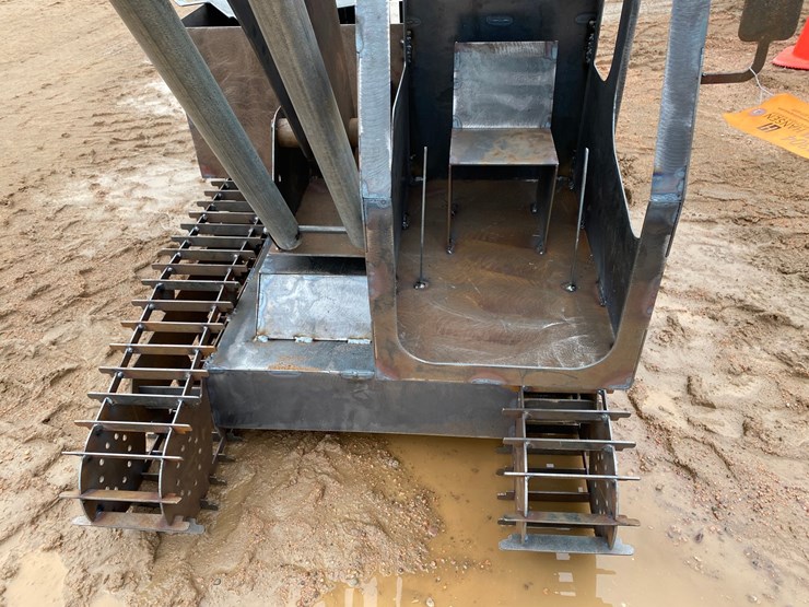 caterpillar-60-image-16