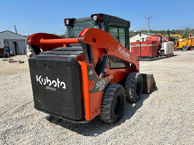 2016-kubota-ssv65-image-4