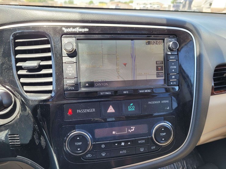 2014-mitsubishi-outlander-image-23