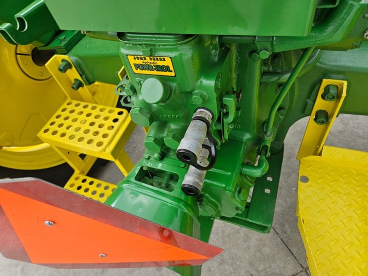 1955-john-deere-60-image-17