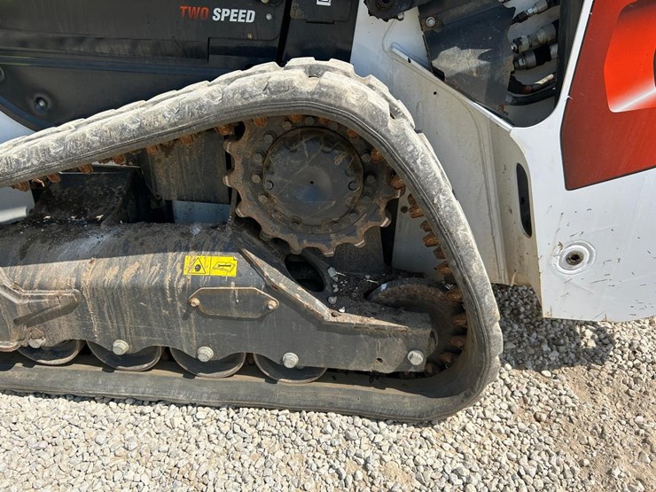 2023-bobcat-t64-image-18