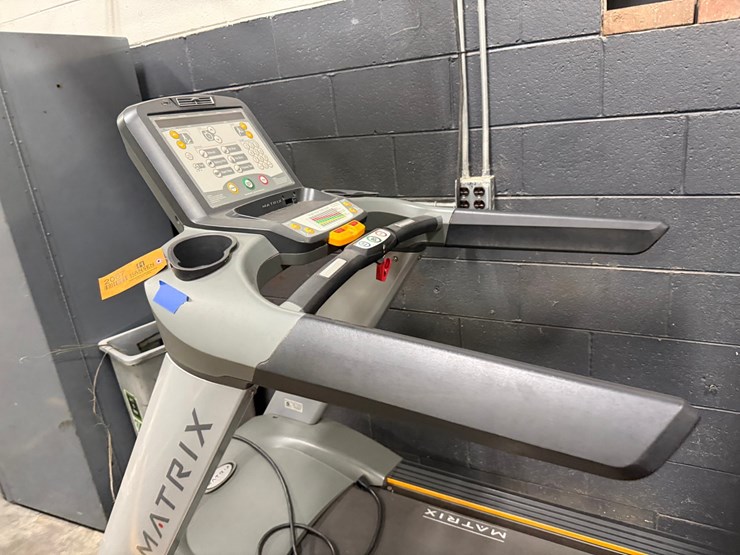 #2067-•-matrix-treadmill-image-2