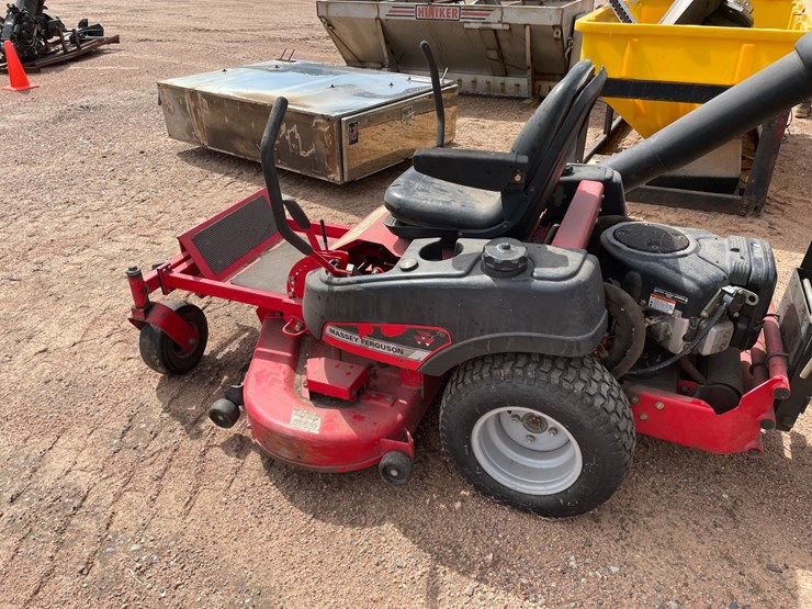 #1549-•-massey-ferguson-zero-turn-lawn-mower-image-6