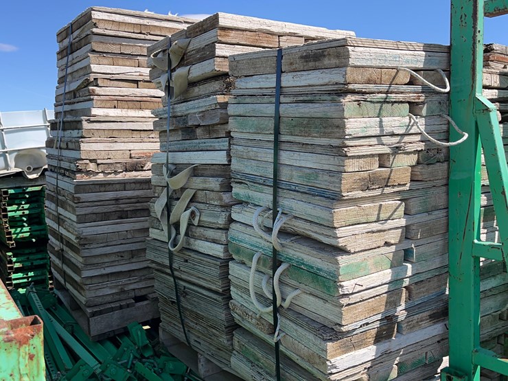 big-green-scaffolding-image-7