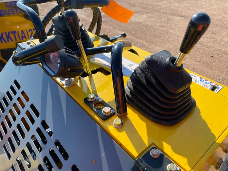 #5563-•-2026-ats-t460-tracked-mini-skid-steer-with-some-damage-image-11