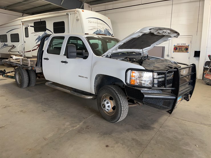 2013-chevrolet-3500-image-22