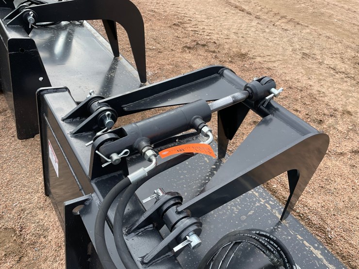 #4131-•-84"-jct-smooth-edge-grapple-bucket-image-8