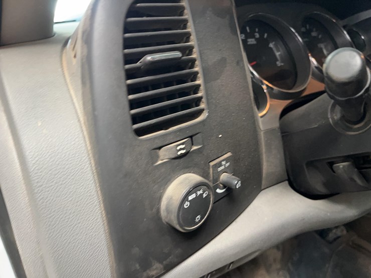 2013-chevrolet-3500-image-51