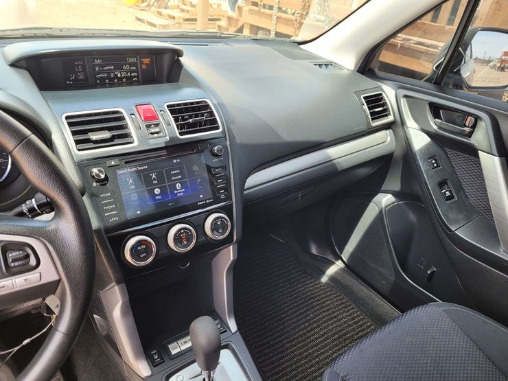 2018-subaru-forester-2.5i-premium-suv-4d-image-15