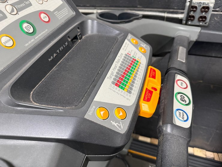 #2067-•-matrix-treadmill-image-5