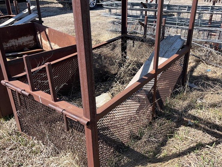 scaffolding-on-carring-cage.-image-6