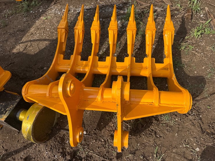 caterpillar-305-image-2