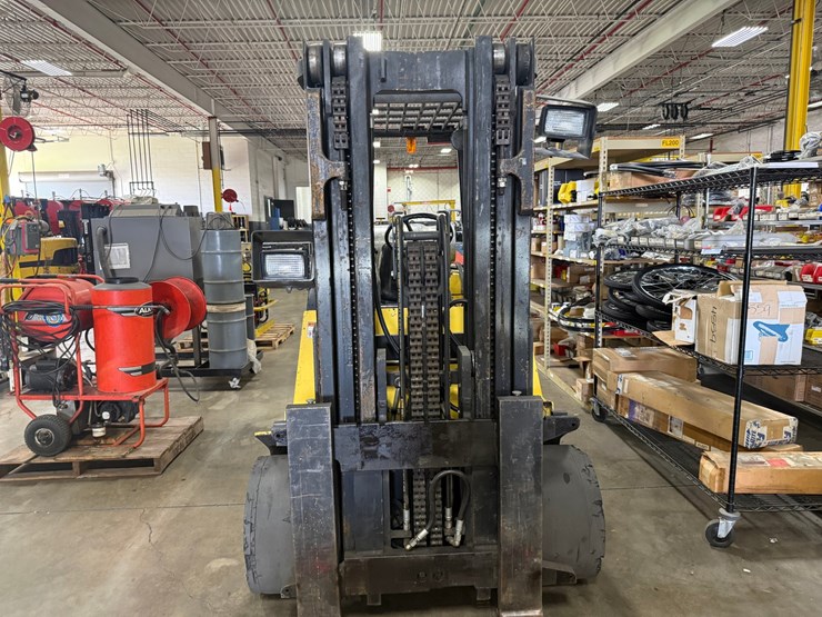#2000-•-hyster-7700lb-forklift-image-2