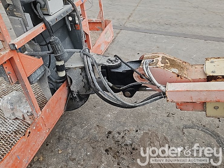 2016-jlg-400s-image-12