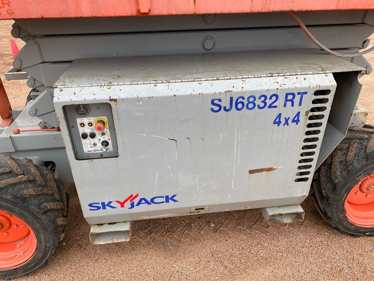 skyjack-sj6832rt-image-19