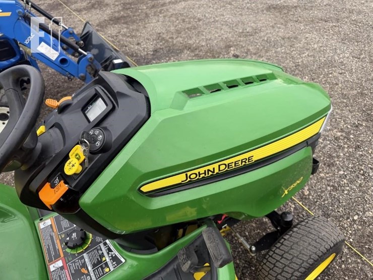 2021-john-deere-x590-image-14